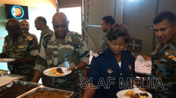 Visit of the Force Commander to the Sri Lanka Aviation Unit –Minusca 02 December 2014