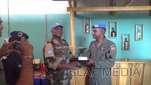 Visit of the Force Commander to the Sri Lanka Aviation Unit –Minusca 02 December 2014