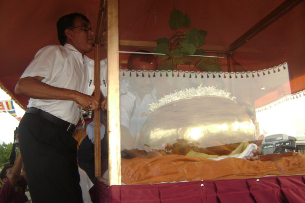 ජය
ශ්රී මහා බෝධීන් වහන්සේගේ අංකුරයක් ගුවන් හමුදා අනුරාධපුර කදවුරේ සිට
ගුවනින් බුද්ධ ගයාවට වැඩමවයි