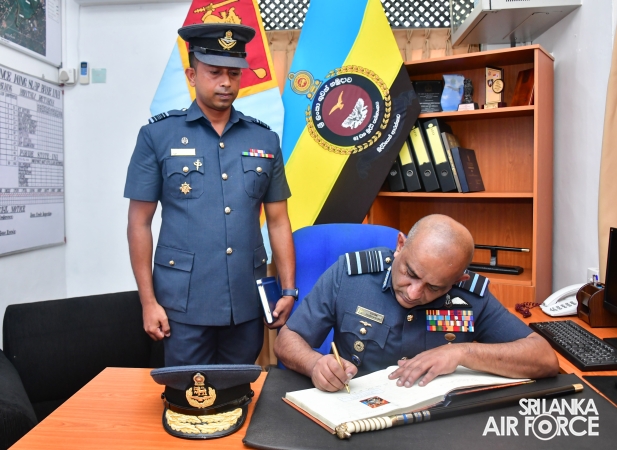 ANNUAL
COMMANDER'S INSPECTION AT SLAF BASE VAVUNIYA
