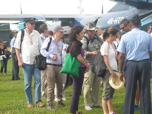 A group of
foreigners flies with Helitours