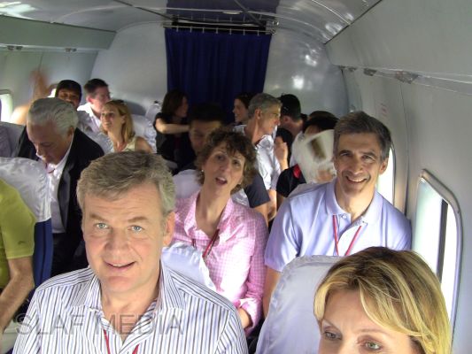 A group of
foreigners flies with Helitours