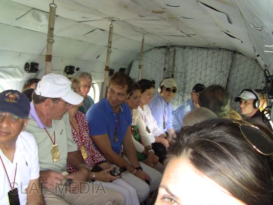 A group of
foreigners flies with Helitours