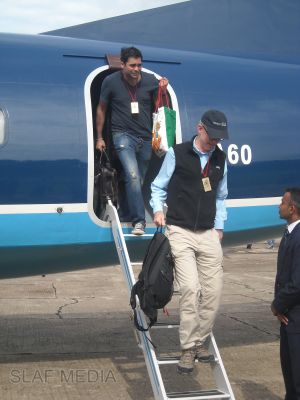 A group of foreigners
flies with Helitours