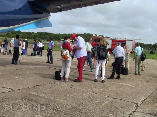 A group of foreigners
flies with Helitours